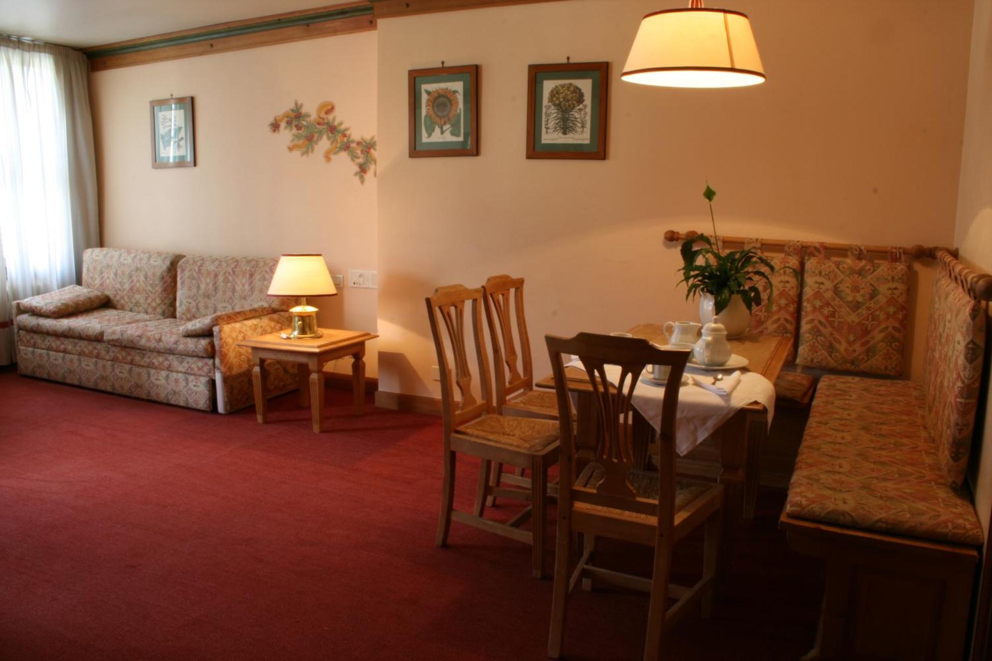 Rta Hotel Catturani Madonna Kültér fotó