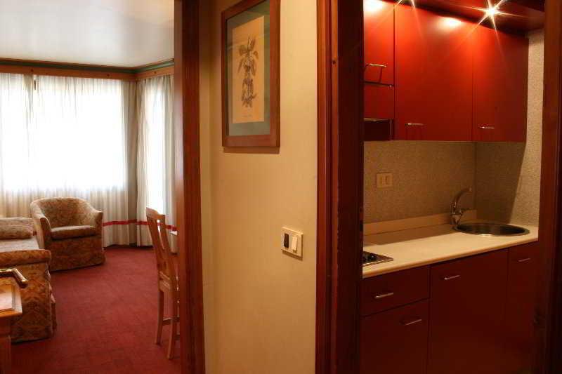 Rta Hotel Catturani Madonna Kültér fotó